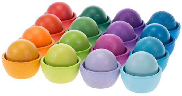 regenbogen-kugeln-mit-farbschalen